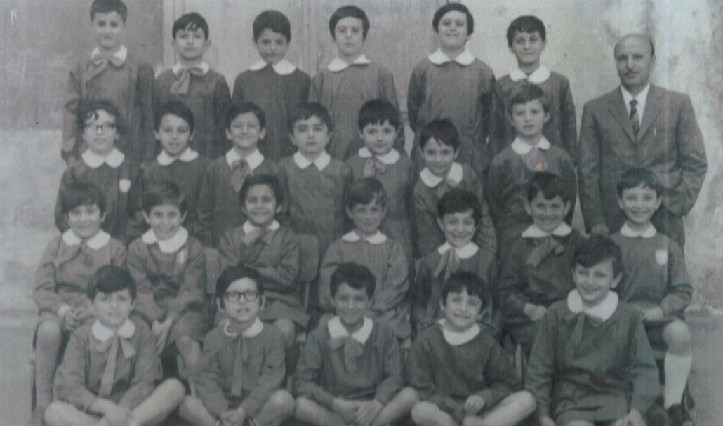 Pietro Di Biasi - Scuola Elementare: Pietro è il 3° da sinistra nella seconda fila dal basso verso l'alto